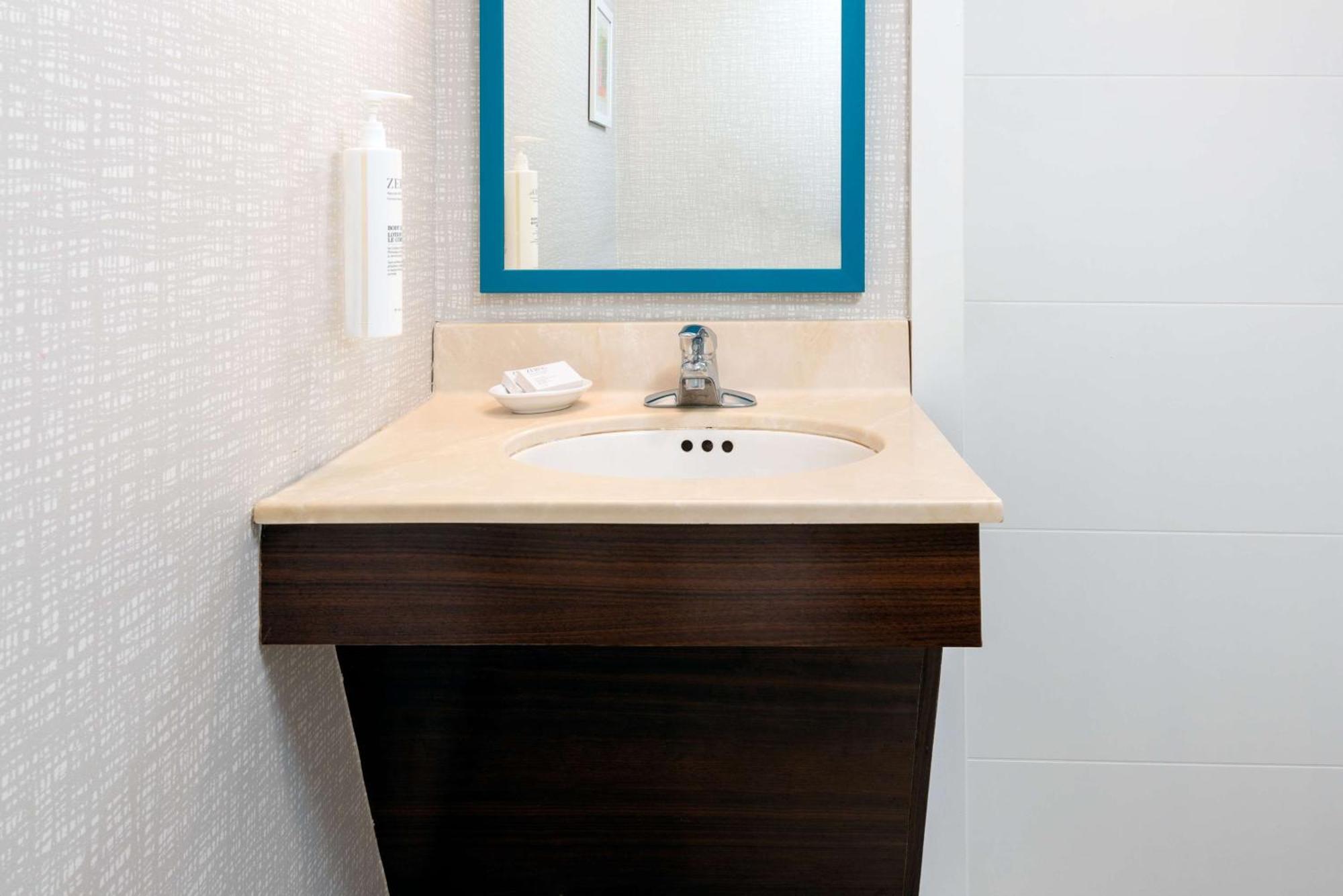 Hampton Inn Hartford Airport Windsor Locks Eksteriør bilde