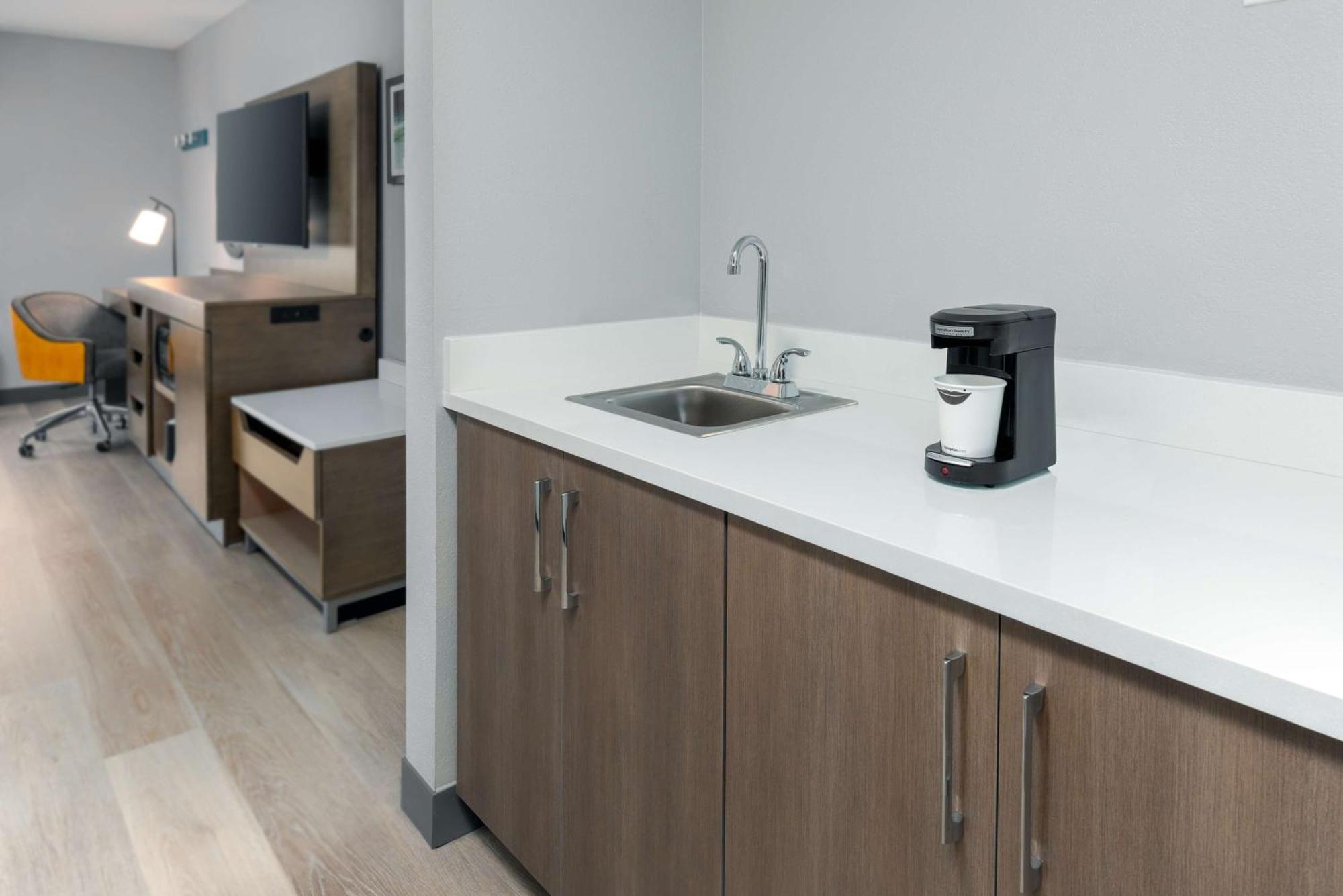 Hampton Inn Hartford Airport Windsor Locks Eksteriør bilde